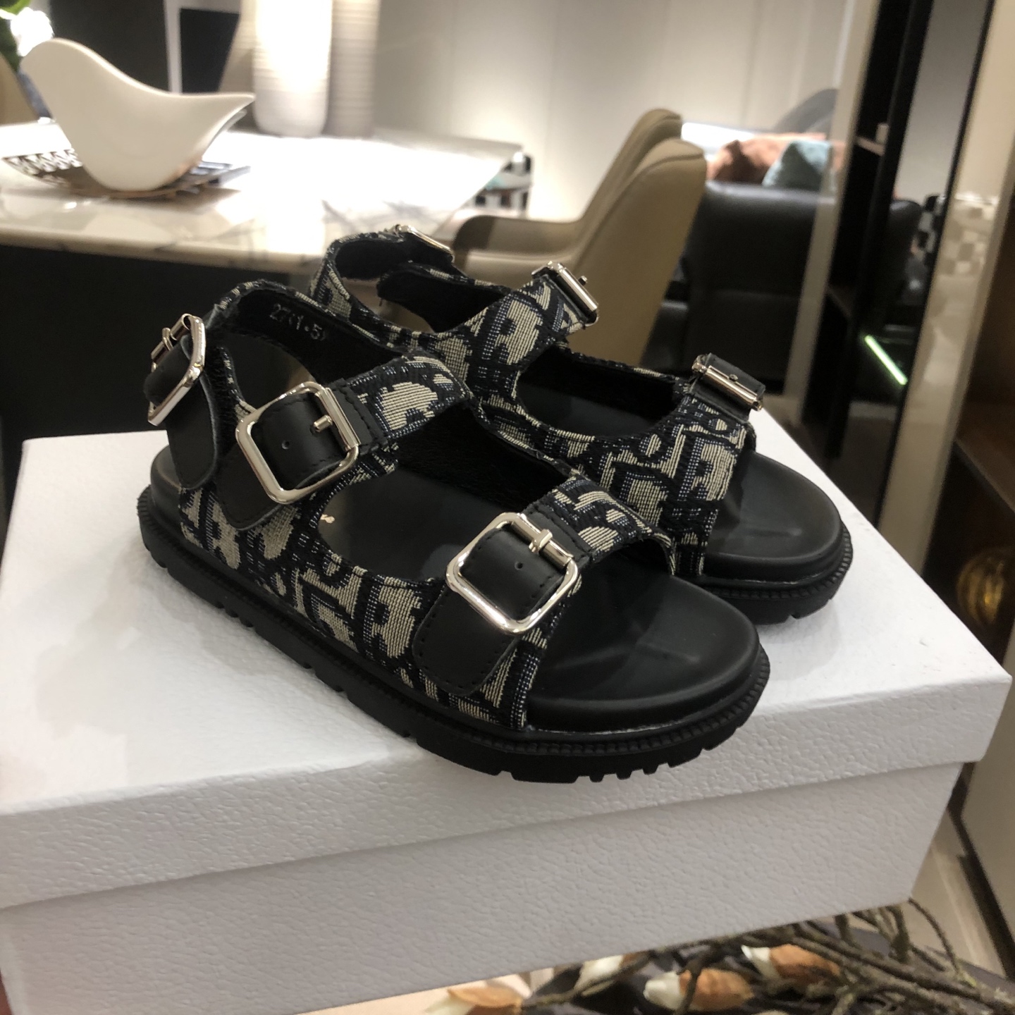 Children's shoes child